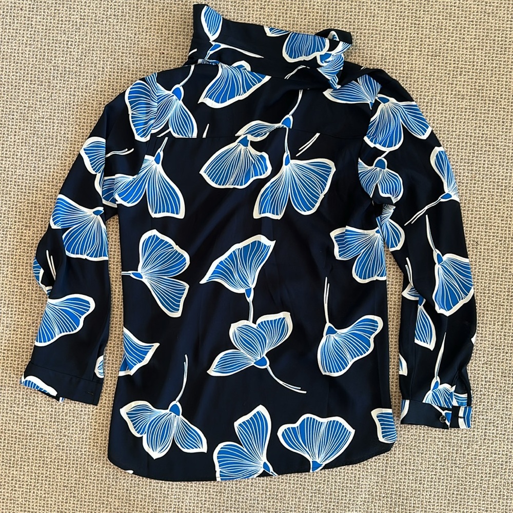 Cabi button up blouse - never worn NWOT - Picture 7 of 8